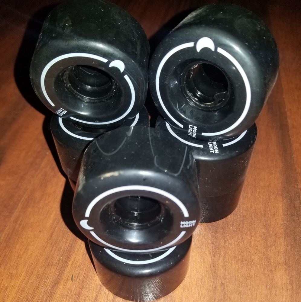 Moonlight rollerskate wheels